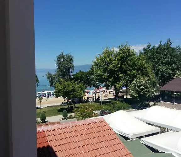 Plaisir Поградец